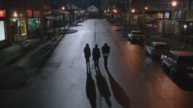 Fichier:4x12 Ursula M. Gold Cruella d'Enfer grand-rue principale Storybrooke nuit.png