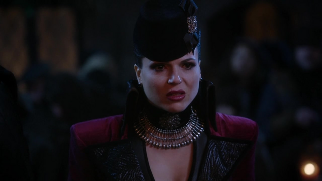 Fichier:2x20 Reine Regina Méchante Reine éxécution village.png