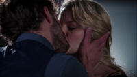 1x07 Graham Shérif embrasse Emma Swan