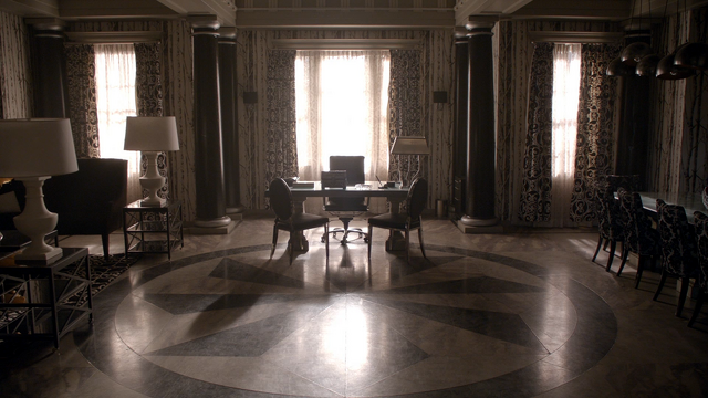 Fichier:6x01 bureau du maire mairie de Storybrooke.png