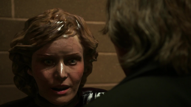 Fichier:Zelena assassinée par M. Gold cellule poste de police 3x20.png