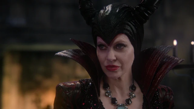 Малефисента и робин. Однажды в сказке малефисента. Малефисента однажды. Кристин бауэр малефисента. Кристин бауэр малефисента.