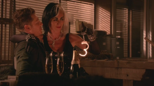 Image 5x15 David Nolan Cruella d�Enfer sourire coupes Image 5x15 David Nolan Cruella d�Enfer sourire coupes