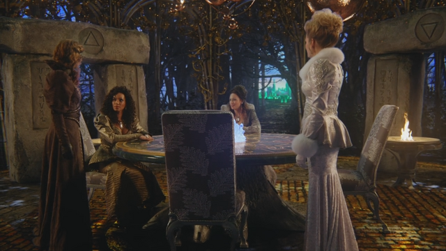 Fichier:3x20 Zelena Méchante Sorcière de l'Ouest Gentille Sorcières du Nord l'Est Sud d'Oz Glinda livre prophétie.png