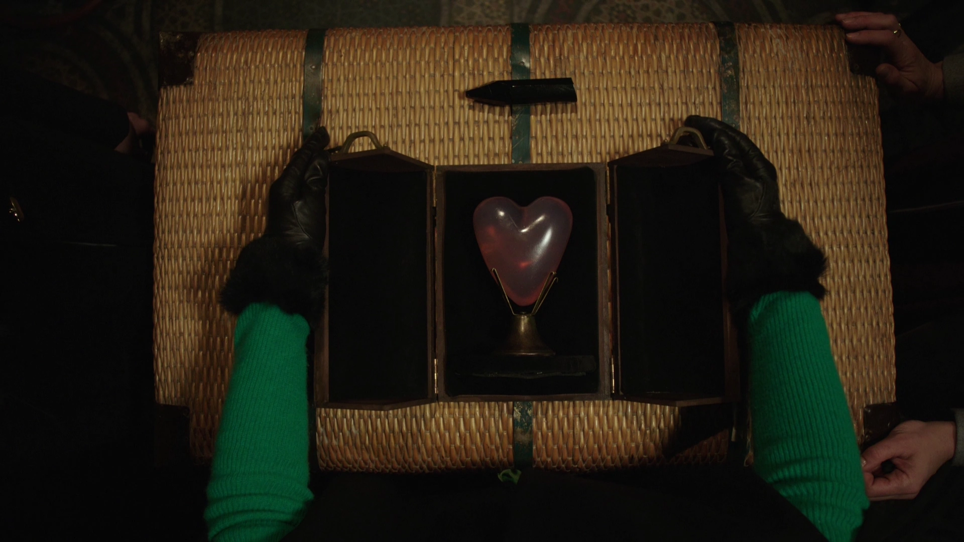 Crimson Heart Once Upon a Time Wiki FANDOM powered by Wikia