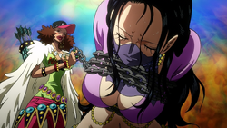 Naomi tiene Nico Robin in ostaggio