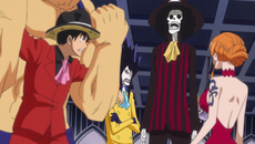 Nami persuade a Luffy