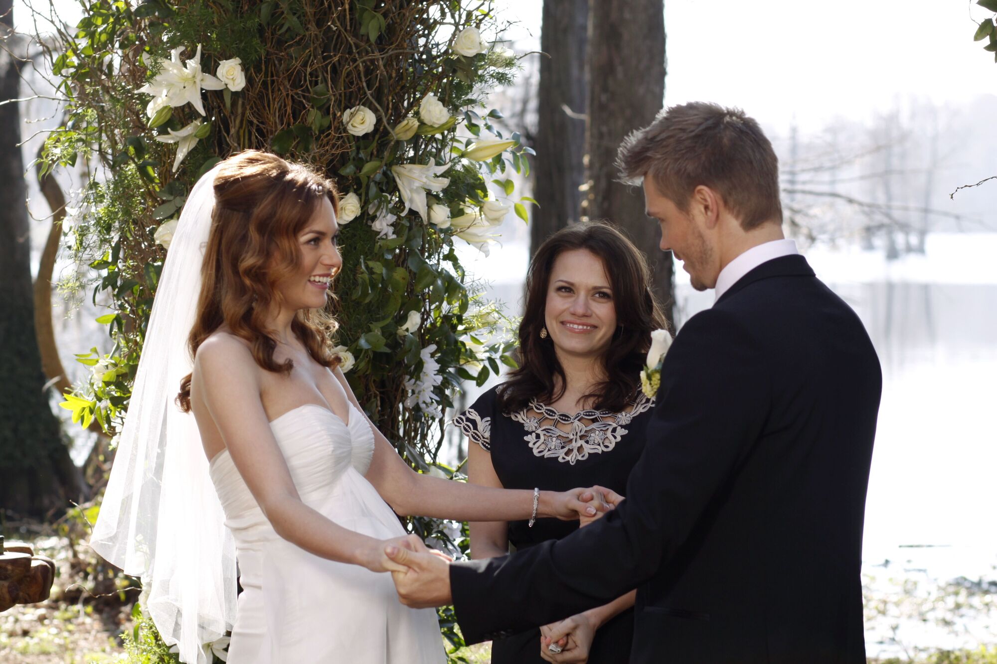 the-wedding-of-lucas-scott-and-peyton-sawyer-one-tree-hill-wiki-fandom