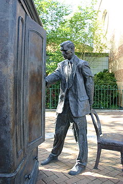 240px-Statue of C.S. Lewis, Belfast