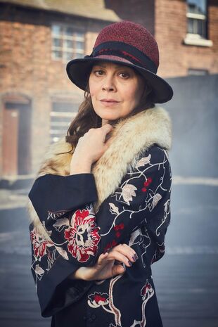 polly peaky blinders gray aunt mccrory helen shelby fashion biographical information choose board tumblr