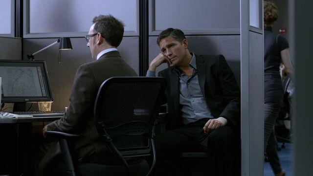 File:1x02 ReeseVistsFinch.jpg