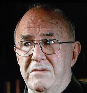 CLIVE JAMES (6902036259)