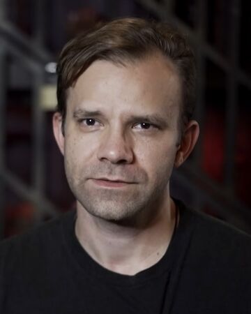 Den 49-år gammal 182 cm lång Liam O’Brien i 2025