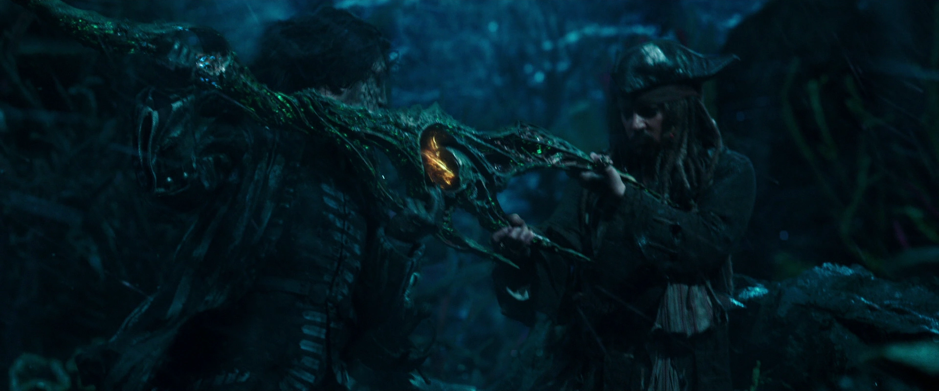 пираты карибского трезубец. трезубец посейдона пираты карибского моря 5. пираты карибского трезубец. трезубец посейдона пираты карибского моря. посейдон пираты карибского моря.