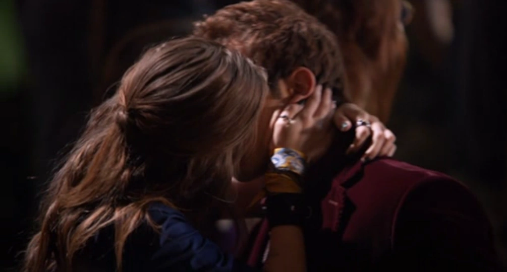 Pitch Perfect 3 Beca And Chloe Kiss