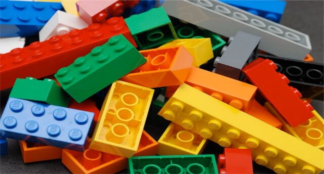 Plik:Slider Legopedia.jpg