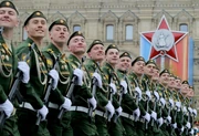 Russian-servicemen-march-at-Red-Square-d