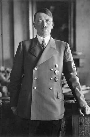Archivo:396px-Bundesarchiv Bild 183-H1216-0500-002, Adolf Hitler.jpg