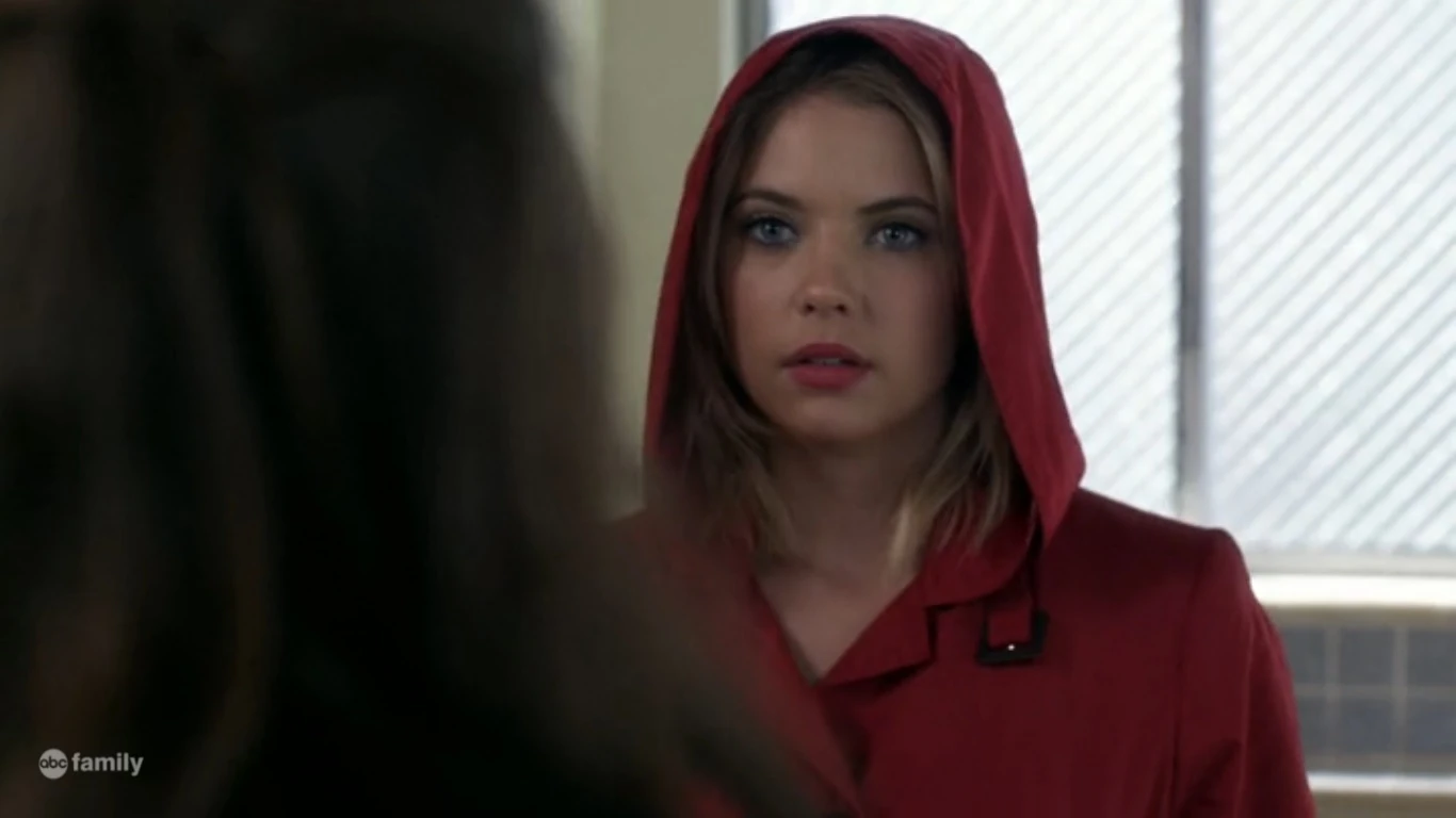 Image PLL Hanna Red Coat.jpg Wiki Pretty Little Liars FANDOM