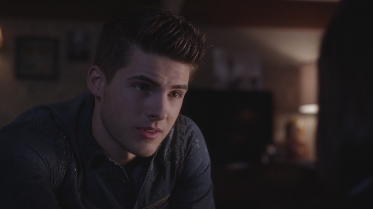Qui Est Le Tueur Dans Pretty Little Liars Mike Montgomery | Wiki Pretty Little Liars | Fandom