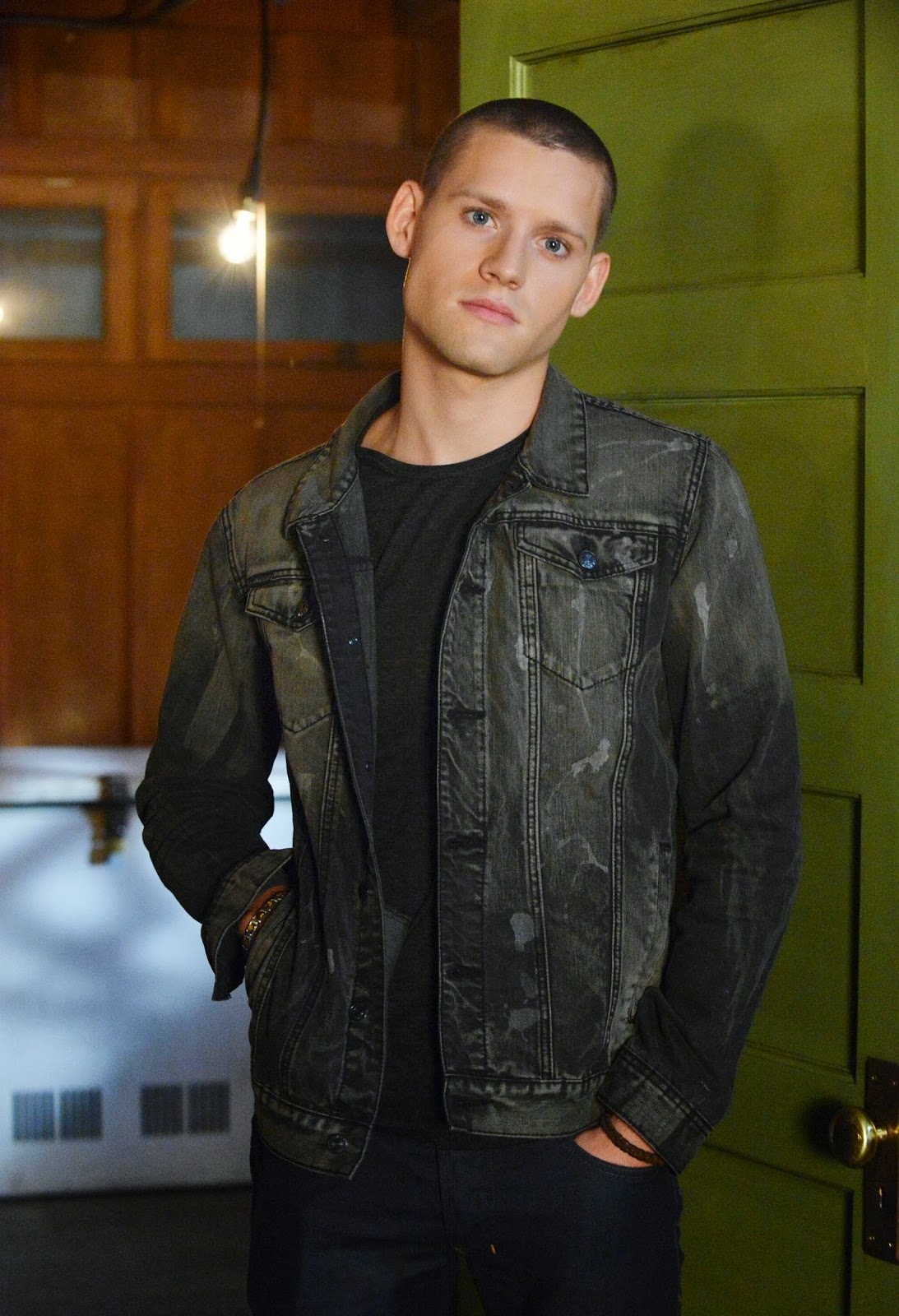 Travis Hobbs Wiki Pretty Little Liars FANDOM powered by Wikia Travis Hobbs Wiki Pretty Little Liars FANDOM powered by Wikia