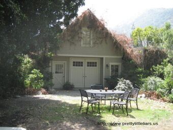 Spencer S House And The Barn Pretty Little Liars Wiki Fandom