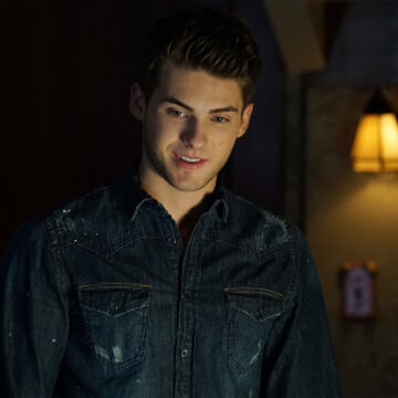 Mike Montgomery Pretty Little Liars Wiki Fandom