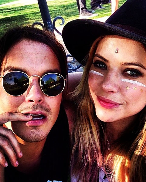 Image Ok 041514 Ashley Benson Tyler Blackburn Dating Pretty Little Liars Wiki Fandom 4291