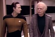 Data e Leonard McCoy