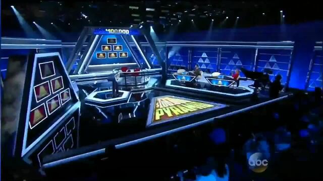 File:New $100,000 Pyramid Set.jpg