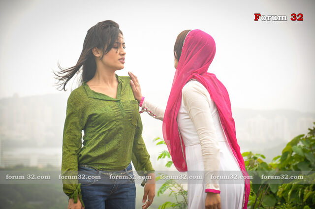 File:Tanveer throws zoya.jpg