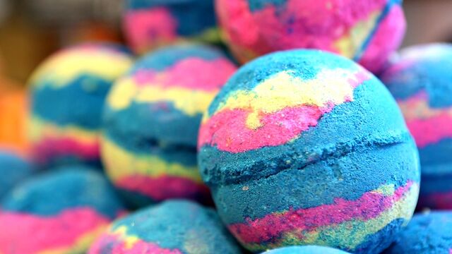 File:Style-follow-lush-intergalactic-bath-bomb-today-170210.jpg
