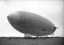 Bundesarchiv Bild 102-05738, Stolp, Landung des Nordpol-Luftschiffes "Italia"