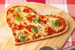 Heart-shapped-pizza
