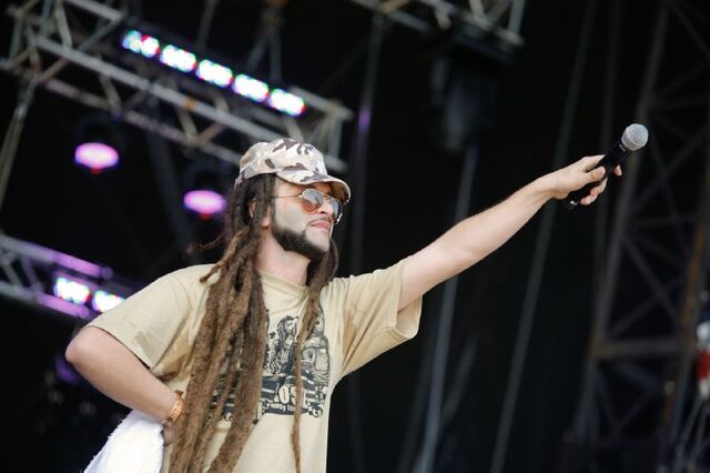 File:Alborosie live2.jpg