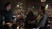 Mon-El como barman