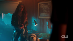 RD-Caps-2x05-When-a-Stranger-Calls-90-Toni-Hotdog-0
