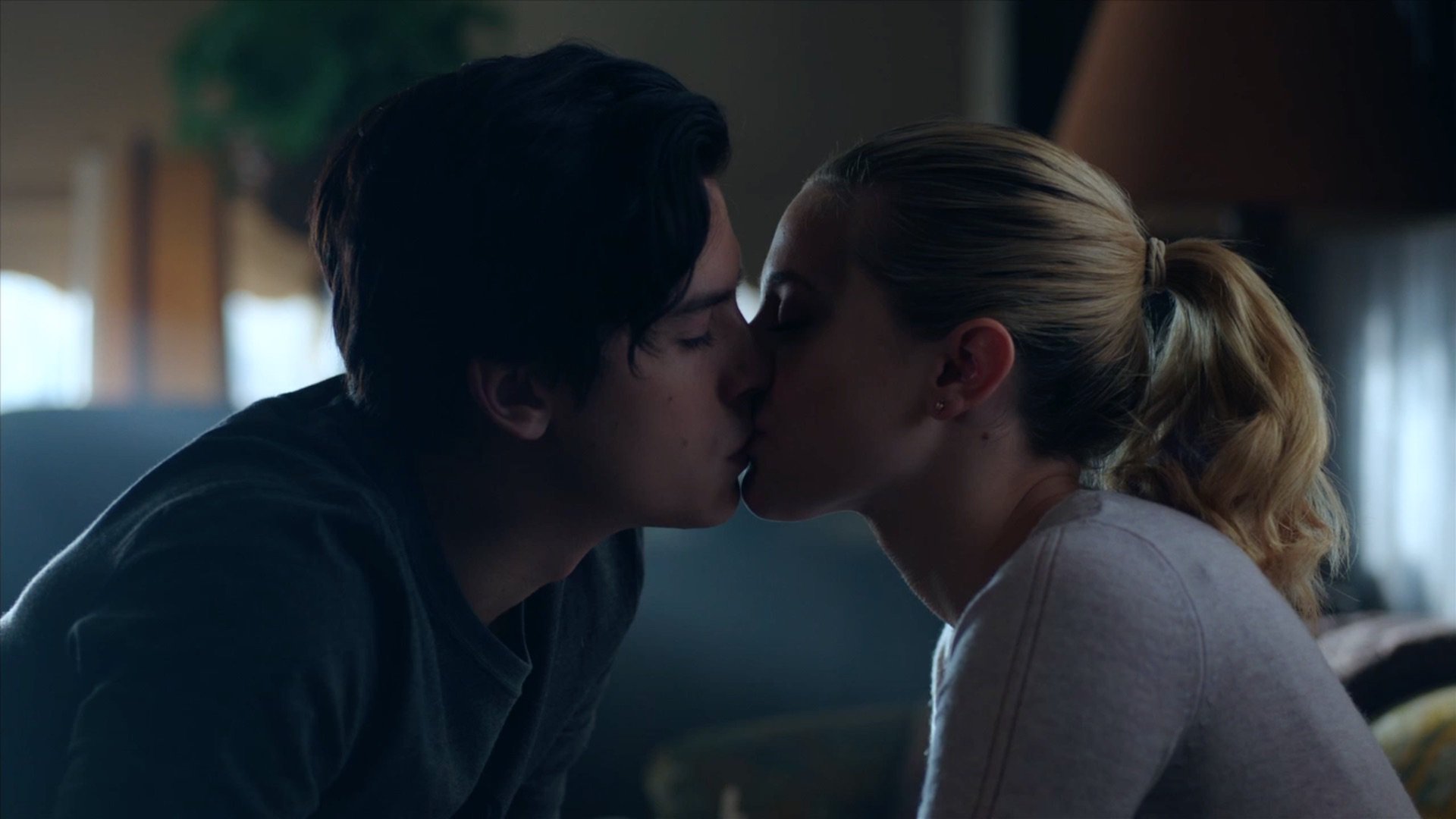 In riverdale when do betty and jughead start dating
