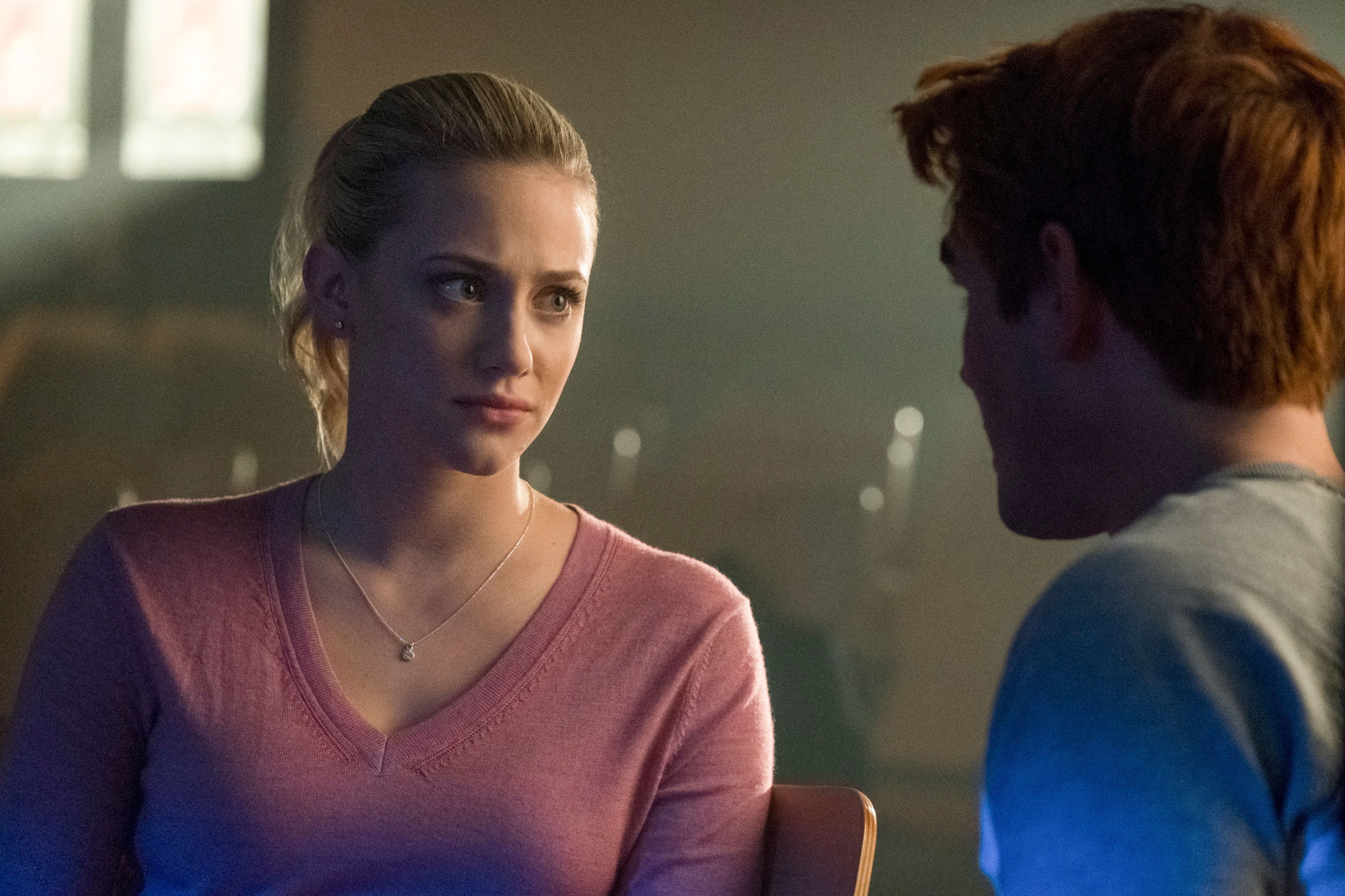 Riverdale Saison 6 Archie Et Betty Image - RD-Promo-2x18-A-Night-To-Remember-16-Betty-Archie.jpg
