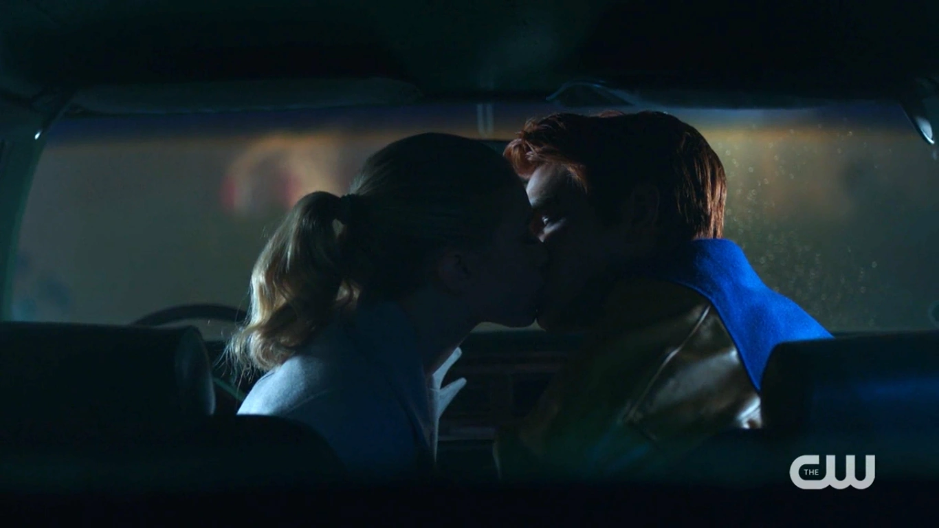 Image RDCaps2x09SilentNightDeadlyNight111BettyArchiekissing