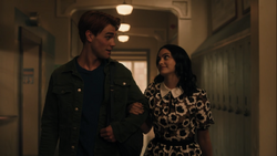RD-Caps-4x02-Fast-Times-at-Riverdale-High-28-Archie-Veronica