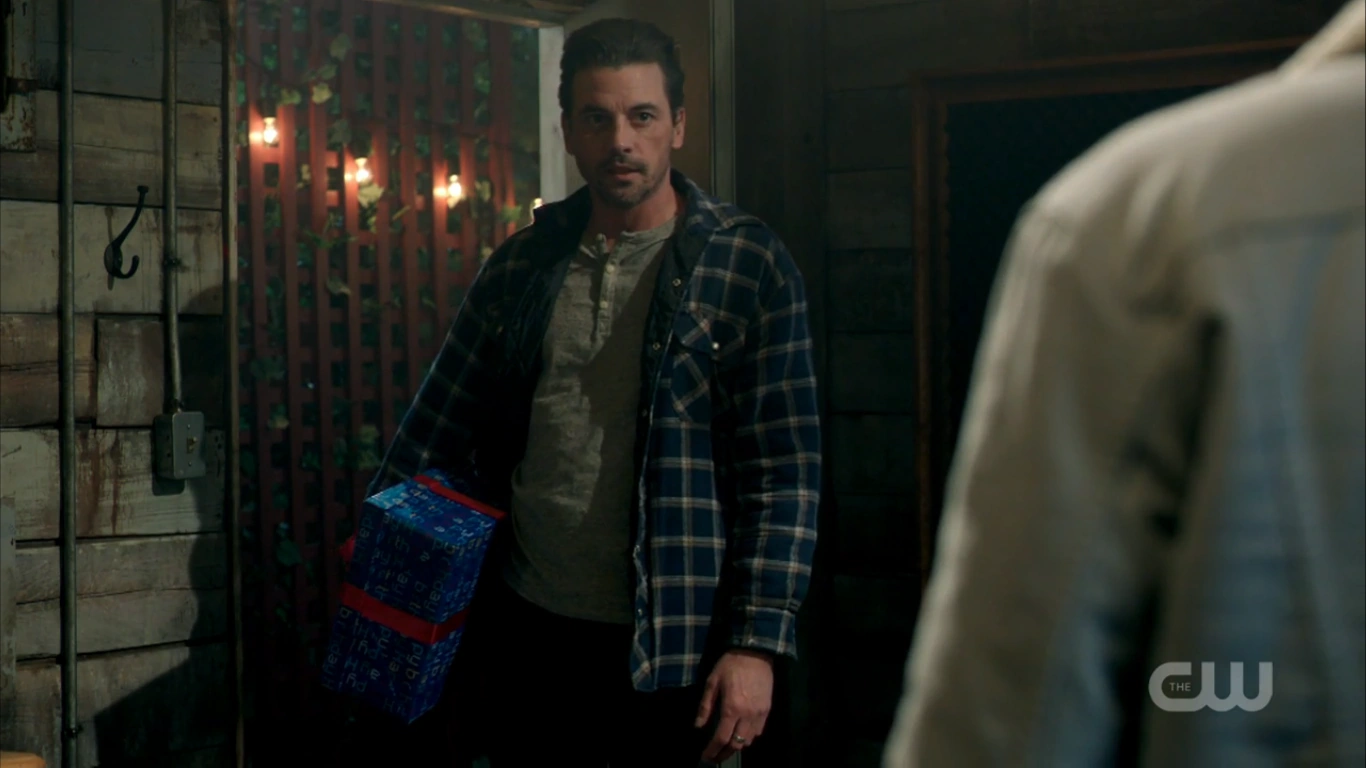 Image - Season 1 Episode 10 The Lost Weekend FP with a present.png | Riverdale Wiki | FANDOM ...