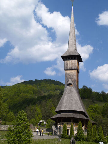 Bestand:Bärsana Holzkirche.jpg