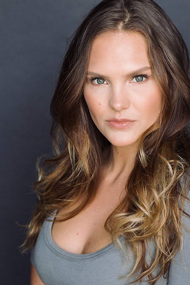 Cassandra Jean Amell Roswell Wiki Fandom 6389