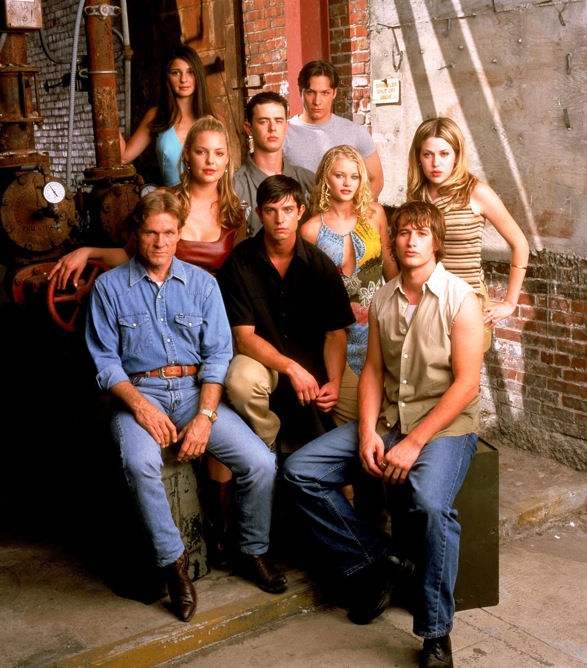 Hot porno - Roswell and threesomes fanfiction Sloppy creampie orgy