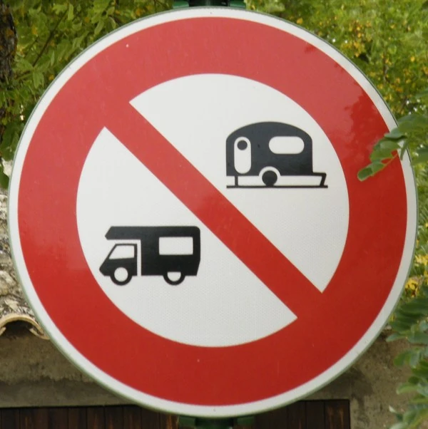 Image Panneau interdiction caravanes campingcars.jpg WikiSara FANDOM powered by Wikia