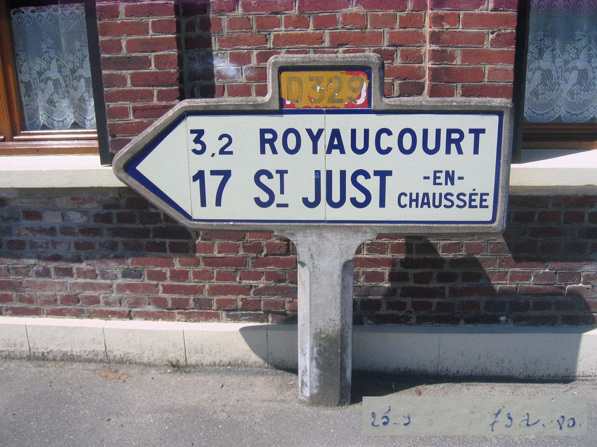 Image Panneau direction 80D329 Ayencourt01 JPG Image Panneau direction 80D329 Ayencourt01 JPG
