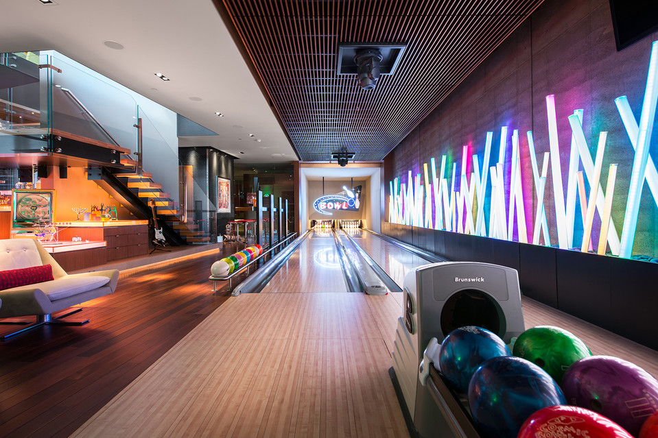 The White House Bat Bowling Alley Rwby Roleplay Wiki Fandom Located In The Bat This Bowling Alley Was Quite Unsurprisingly Carolina S Brainchild