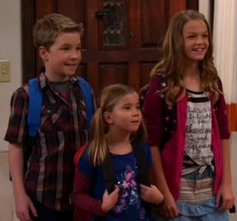 Daisy Jarvis And Sophie Fenton Sam And Cat Wiki Fandom