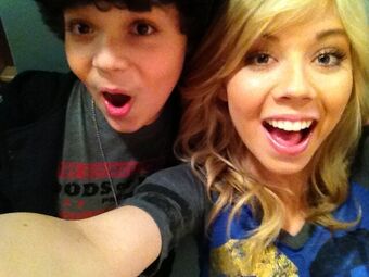 Cameron And Jennette Sam And Cat Wiki Fandom